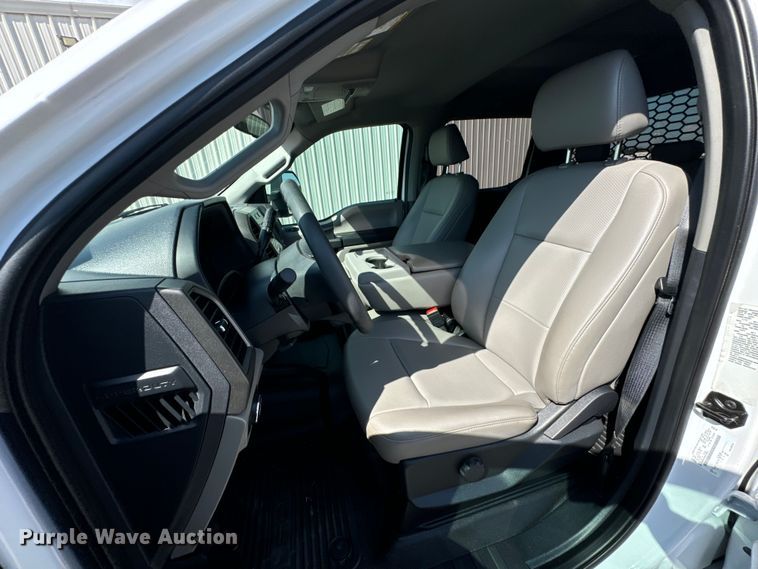 image for item DX1082 2022 Ford F550 Super Duty XL Crew Cab pickup truck