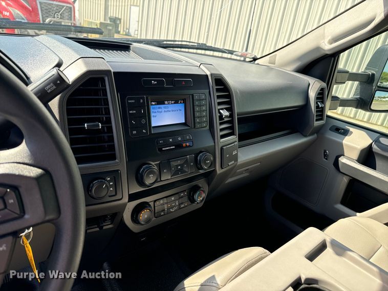 image for item DX1082 2022 Ford F550 Super Duty XL Crew Cab pickup truck