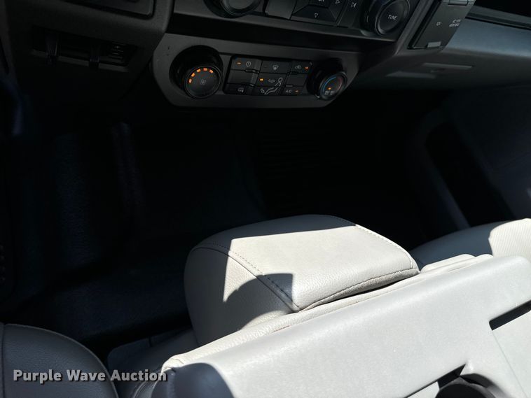 image for item DX1082 2022 Ford F550 Super Duty XL Crew Cab pickup truck