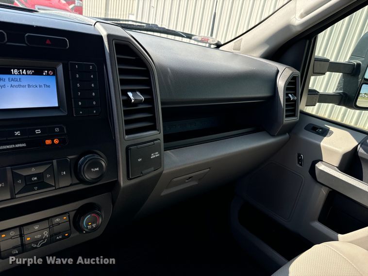 image for item DX1082 2022 Ford F550 Super Duty XL Crew Cab pickup truck