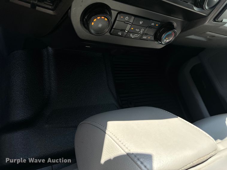 image for item DX1082 2022 Ford F550 Super Duty XL Crew Cab pickup truck