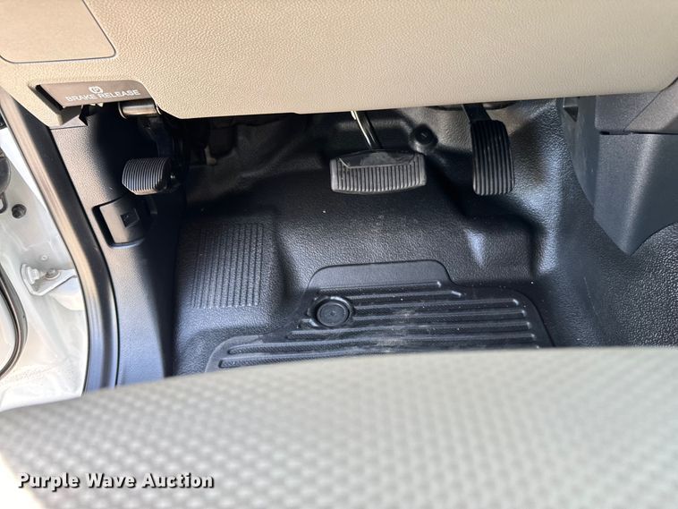 image for item DX1082 2022 Ford F550 Super Duty XL Crew Cab pickup truck