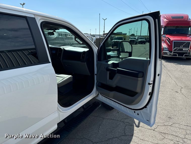 image for item DX1082 2022 Ford F550 Super Duty XL Crew Cab pickup truck