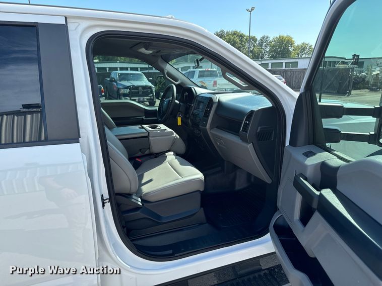 image for item DX1082 2022 Ford F550 Super Duty XL Crew Cab pickup truck