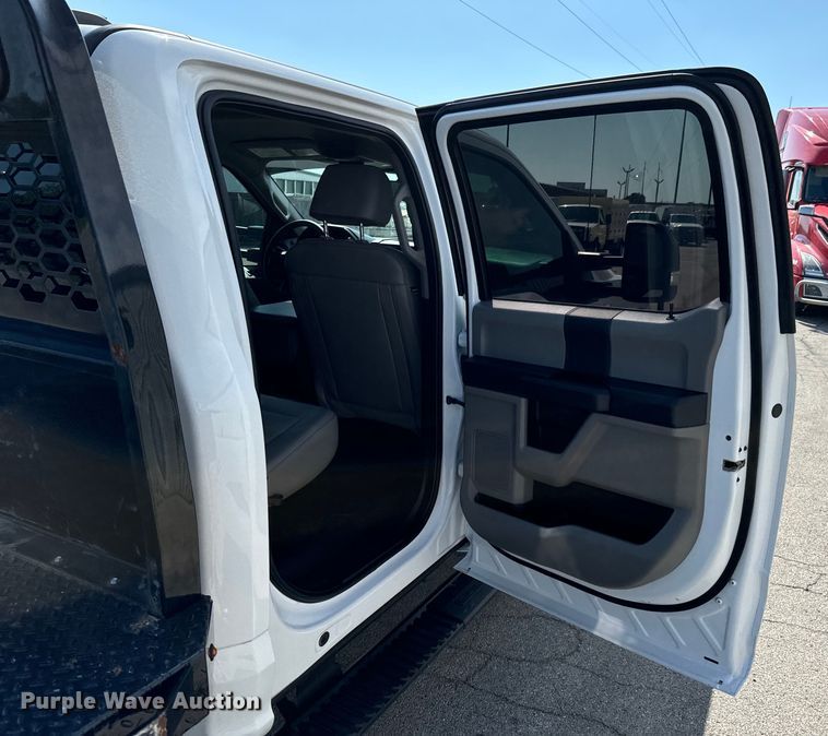 image for item DX1082 2022 Ford F550 Super Duty XL Crew Cab pickup truck