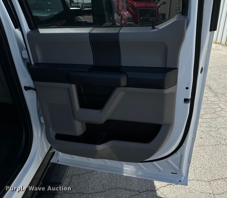 image for item DX1082 2022 Ford F550 Super Duty XL Crew Cab pickup truck