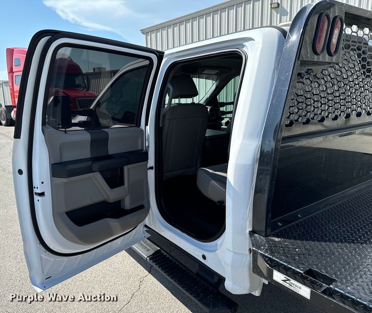 image for item DX1082 2022 Ford F550 Super Duty XL Crew Cab pickup truck