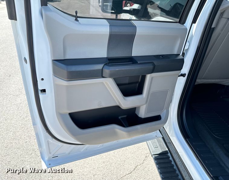 image for item DX1082 2022 Ford F550 Super Duty XL Crew Cab pickup truck