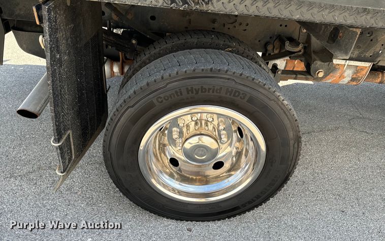 image for item DX1082 2022 Ford F550 Super Duty XL Crew Cab pickup truck