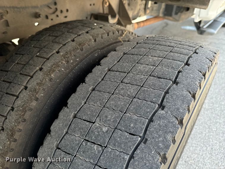 image for item DX1082 2022 Ford F550 Super Duty XL Crew Cab pickup truck