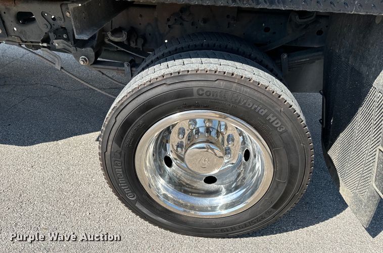 image for item DX1082 2022 Ford F550 Super Duty XL Crew Cab pickup truck