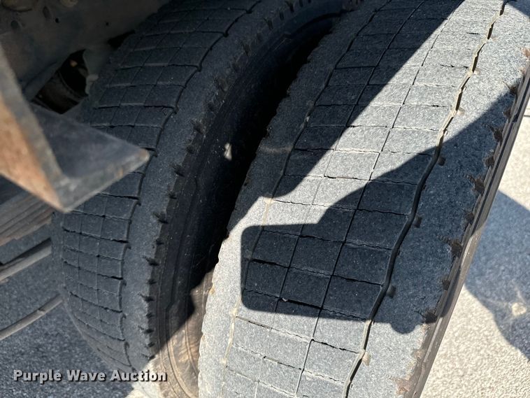 image for item DX1082 2022 Ford F550 Super Duty XL Crew Cab pickup truck