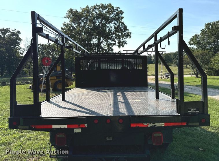 image for item DX1124 2006 Ford F550 Super Duty XL flatbed truck