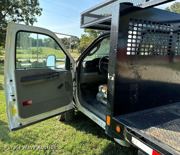 image for item DX1124 2006 Ford F550 Super Duty XL flatbed truck