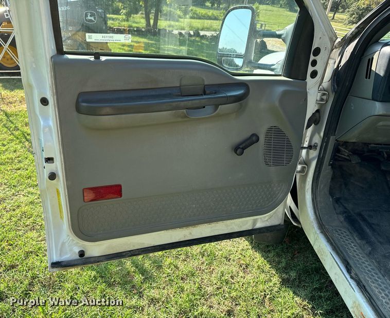 image for item DX1124 2006 Ford F550 Super Duty XL flatbed truck