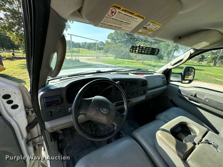 image for item DX1124 2006 Ford F550 Super Duty XL flatbed truck