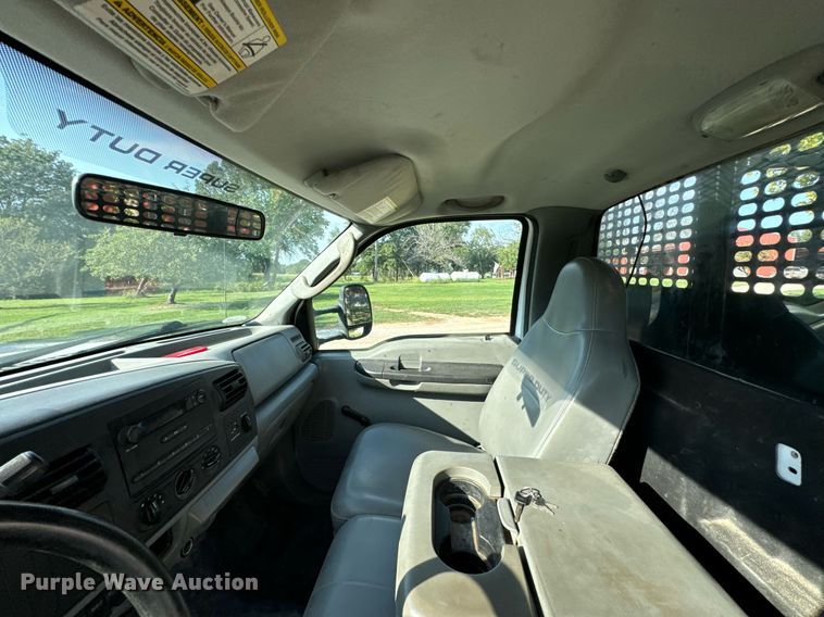 image for item DX1124 2006 Ford F550 Super Duty XL flatbed truck