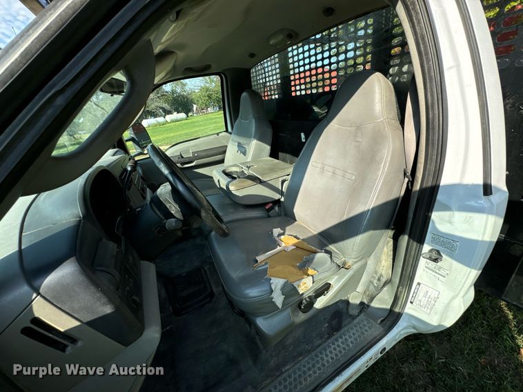 image for item DX1124 2006 Ford F550 Super Duty XL flatbed truck