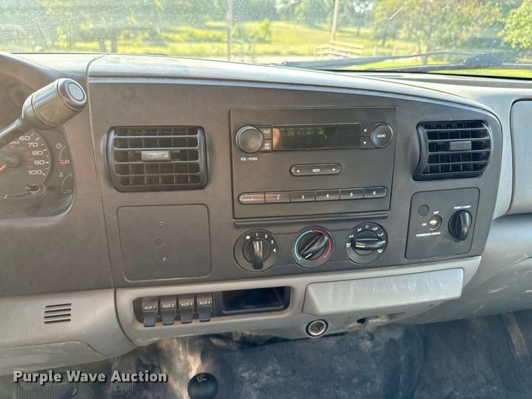 image for item DX1124 2006 Ford F550 Super Duty XL flatbed truck