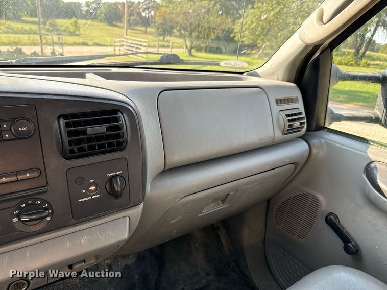 image for item DX1124 2006 Ford F550 Super Duty XL flatbed truck