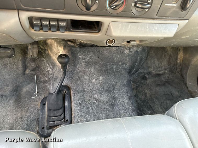 image for item DX1124 2006 Ford F550 Super Duty XL flatbed truck