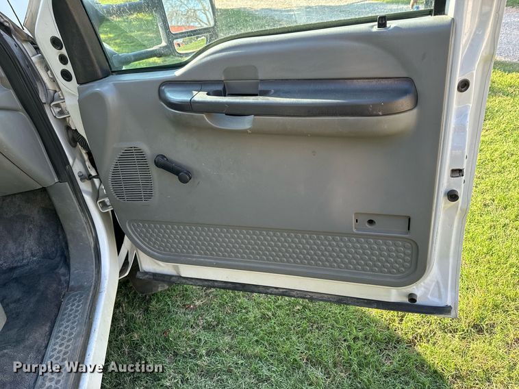 image for item DX1124 2006 Ford F550 Super Duty XL flatbed truck