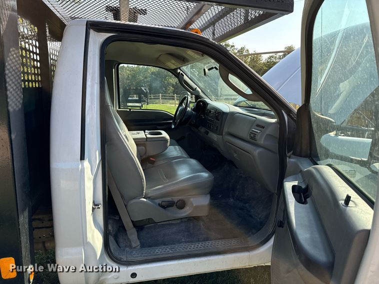 image for item DX1124 2006 Ford F550 Super Duty XL flatbed truck