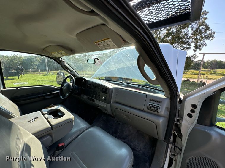 image for item DX1124 2006 Ford F550 Super Duty XL flatbed truck