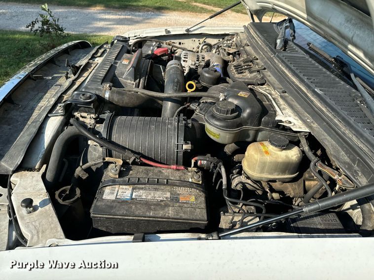 image for item DX1124 2006 Ford F550 Super Duty XL flatbed truck