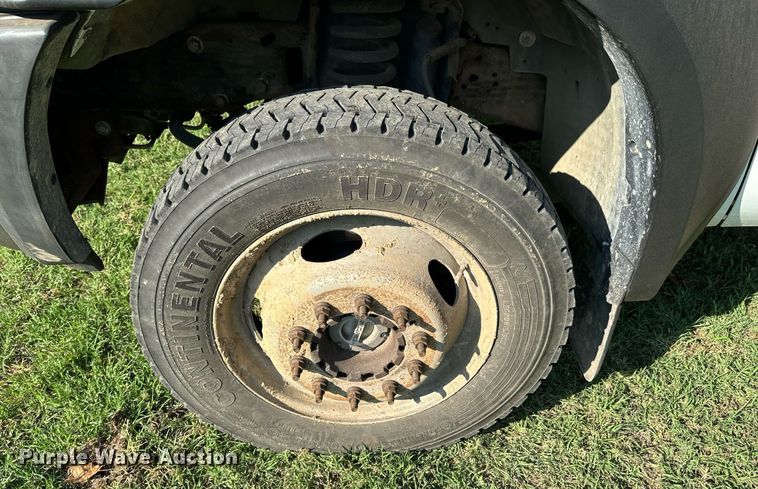 image for item DX1124 2006 Ford F550 Super Duty XL flatbed truck