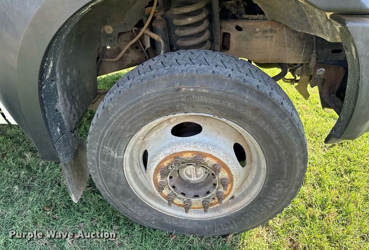 image for item DX1124 2006 Ford F550 Super Duty XL flatbed truck