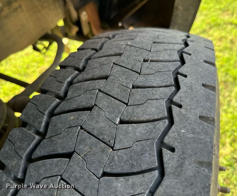 image for item DX1124 2006 Ford F550 Super Duty XL flatbed truck