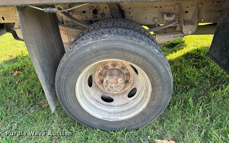 image for item DX1124 2006 Ford F550 Super Duty XL flatbed truck