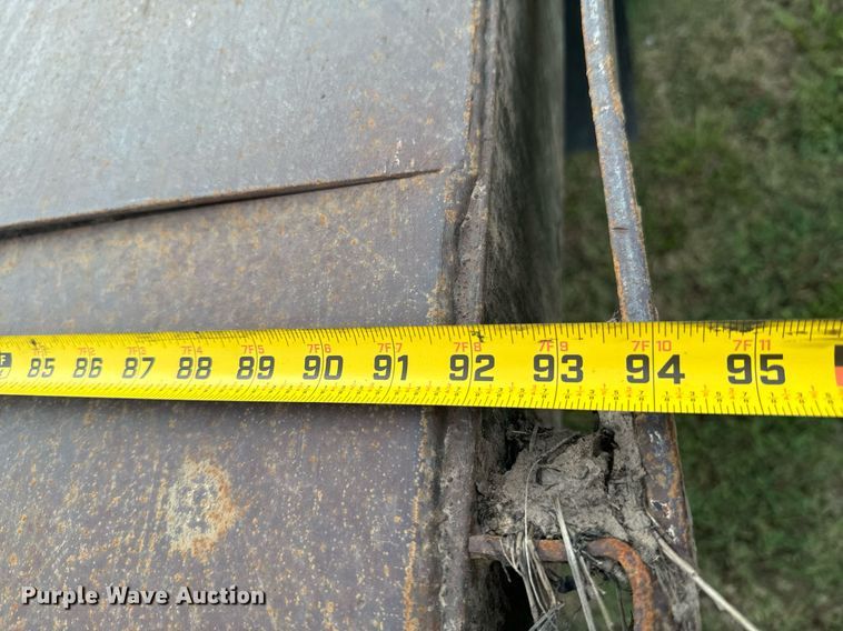 image for item DX1127 2000 Ford F650 Super Duty XL dump flatbed truck