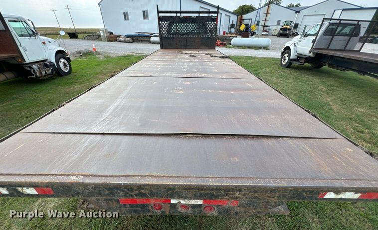 image for item DX1127 2000 Ford F650 Super Duty XL dump flatbed truck