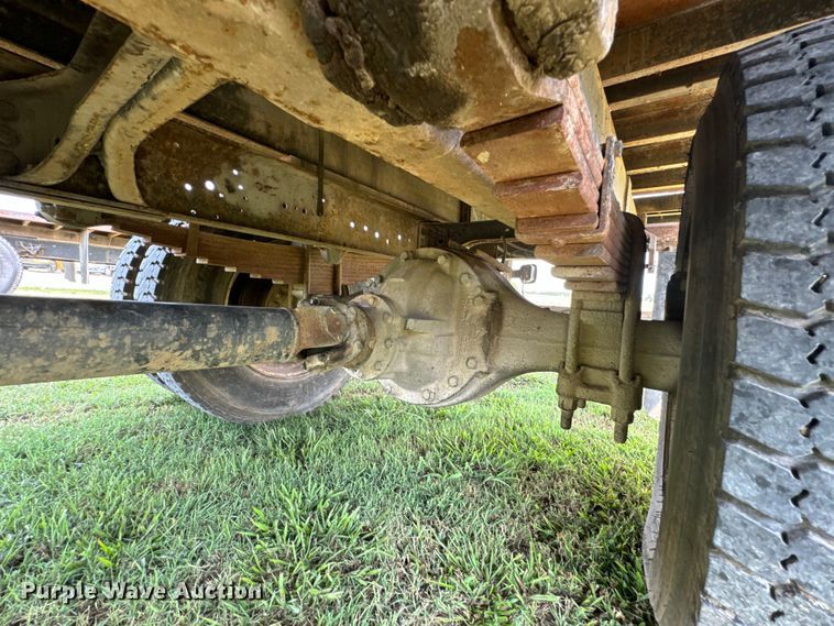 image for item DX1127 2000 Ford F650 Super Duty XL dump flatbed truck