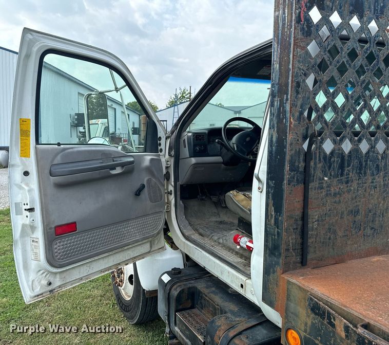 image for item DX1127 2000 Ford F650 Super Duty XL dump flatbed truck