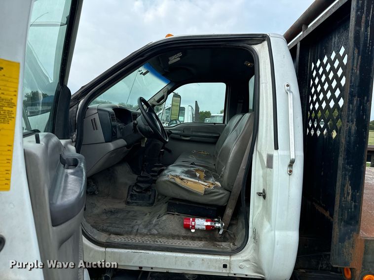 image for item DX1127 2000 Ford F650 Super Duty XL dump flatbed truck