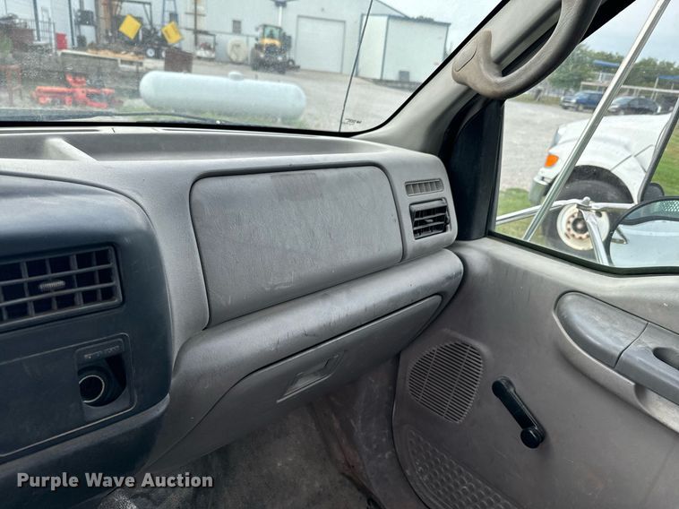 image for item DX1127 2000 Ford F650 Super Duty XL dump flatbed truck