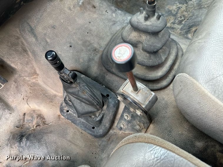 image for item DX1127 2000 Ford F650 Super Duty XL dump flatbed truck