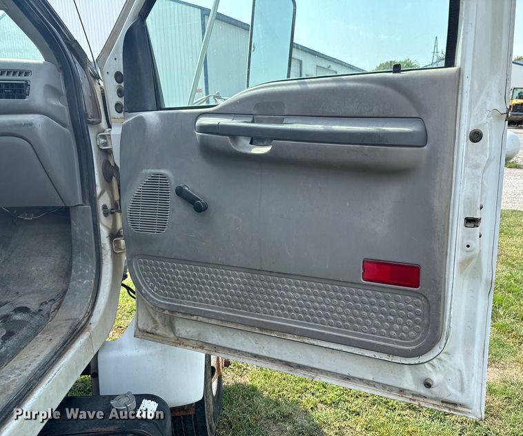 image for item DX1127 2000 Ford F650 Super Duty XL dump flatbed truck