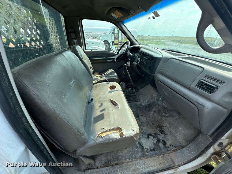 image for item DX1127 2000 Ford F650 Super Duty XL dump flatbed truck