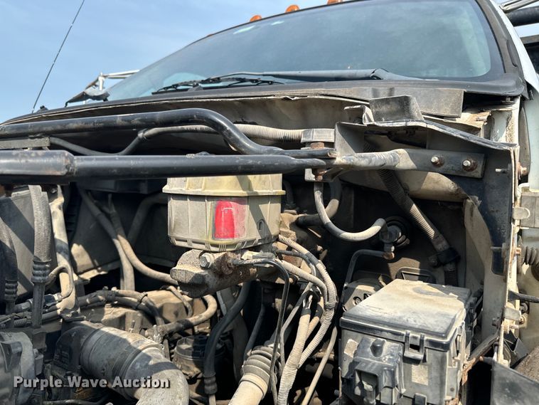 image for item DX1127 2000 Ford F650 Super Duty XL dump flatbed truck