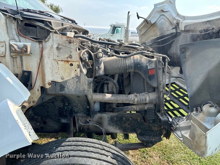 image for item DX1127 2000 Ford F650 Super Duty XL dump flatbed truck