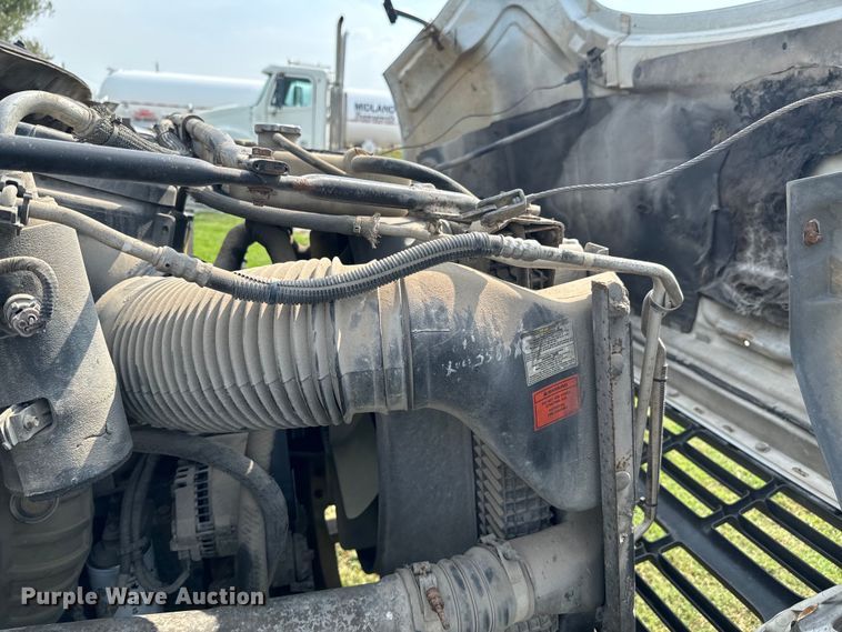 image for item DX1127 2000 Ford F650 Super Duty XL dump flatbed truck