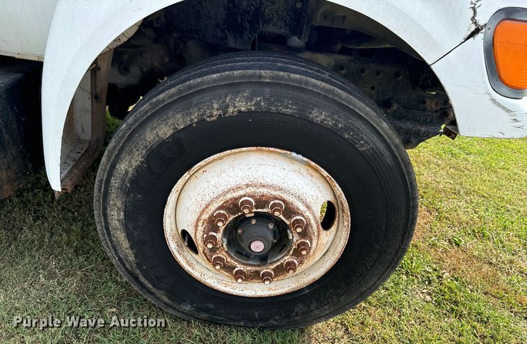 image for item DX1127 2000 Ford F650 Super Duty XL dump flatbed truck