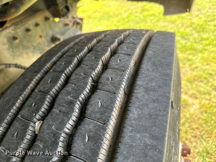 image for item DX1127 2000 Ford F650 Super Duty XL dump flatbed truck