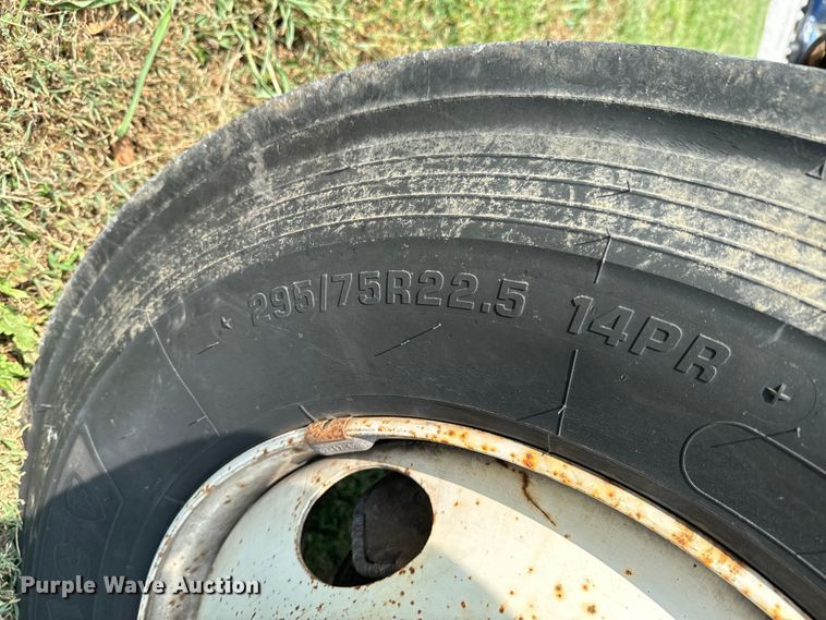 image for item DX1127 2000 Ford F650 Super Duty XL dump flatbed truck