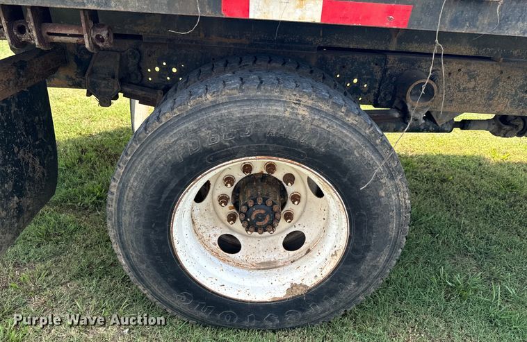 image for item DX1127 2000 Ford F650 Super Duty XL dump flatbed truck