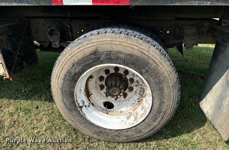 image for item DX1127 2000 Ford F650 Super Duty XL dump flatbed truck